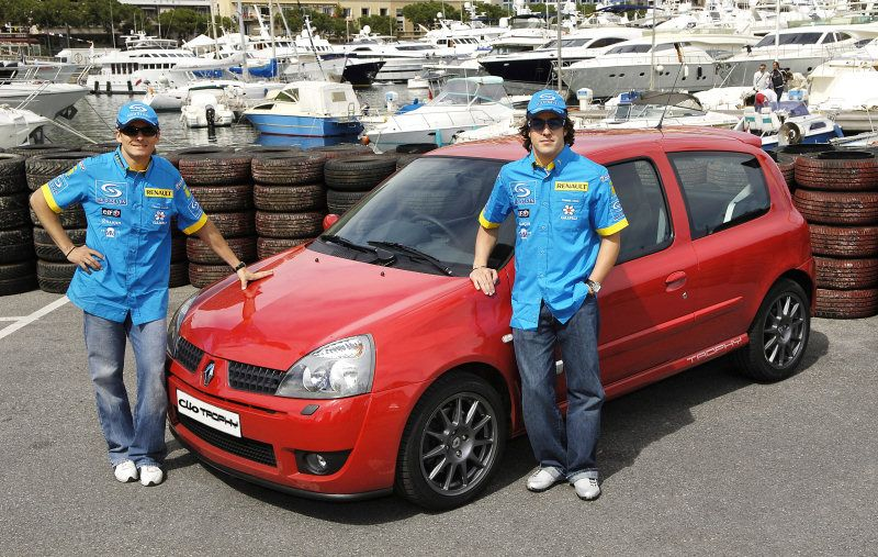 Illustration for article titled This Renault Clio Shares A Garage With Supercars For A Reason